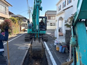 その４-写真３　開削部施工状況（掘削）